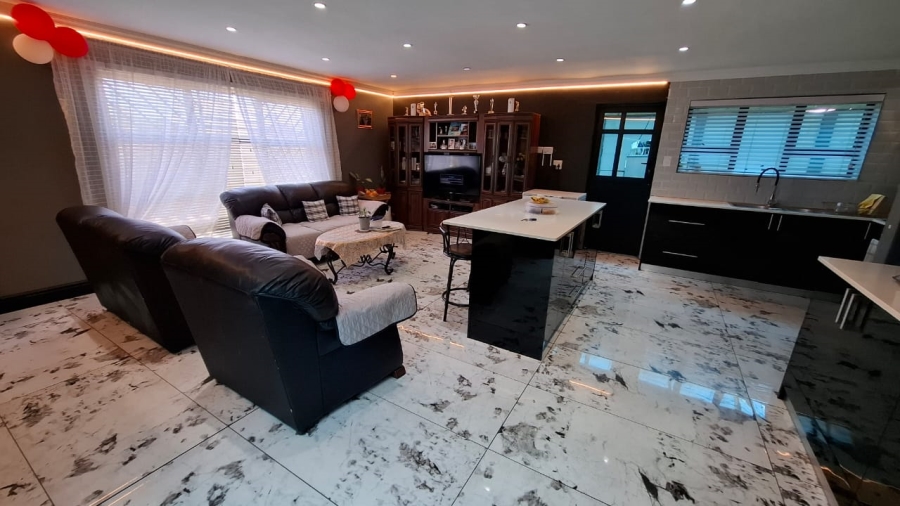 3 Bedroom Property for Sale in Eastridge Western Cape